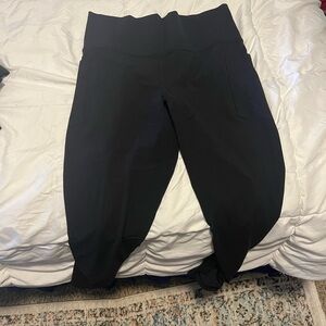 Athleta Salutation Stash leggings. Excellent condition. Side pockets.